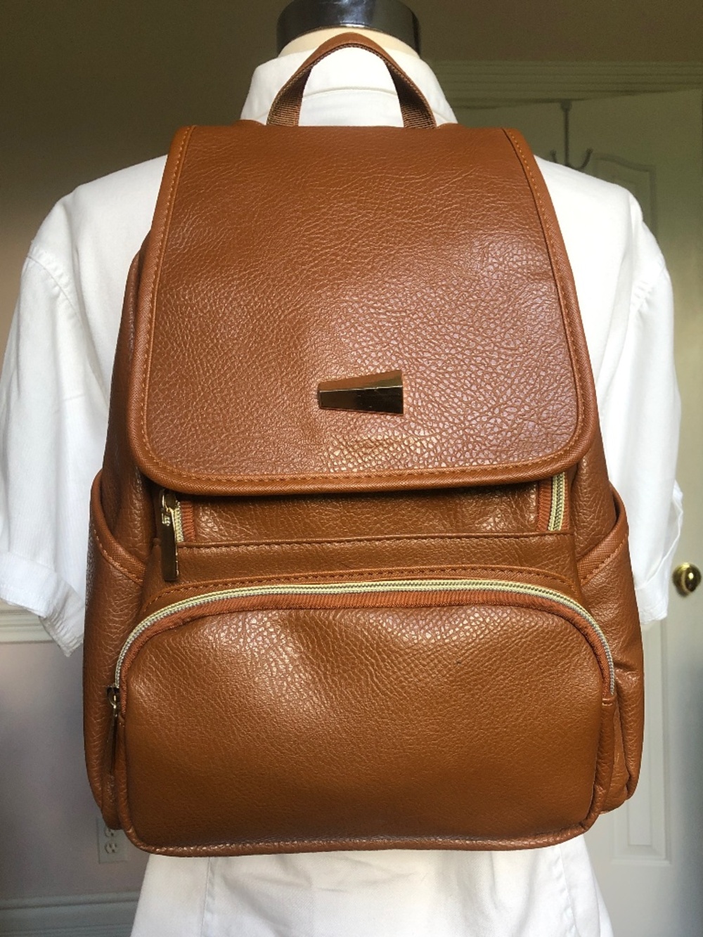 Small Chic Backpack - Picture 1 of 8